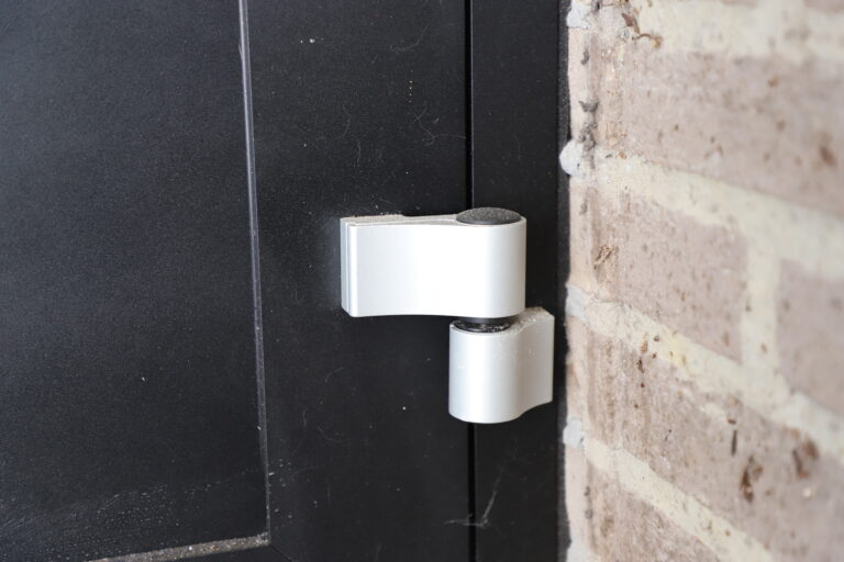 detail van aluminium garagedeur geleverd door ADOOR