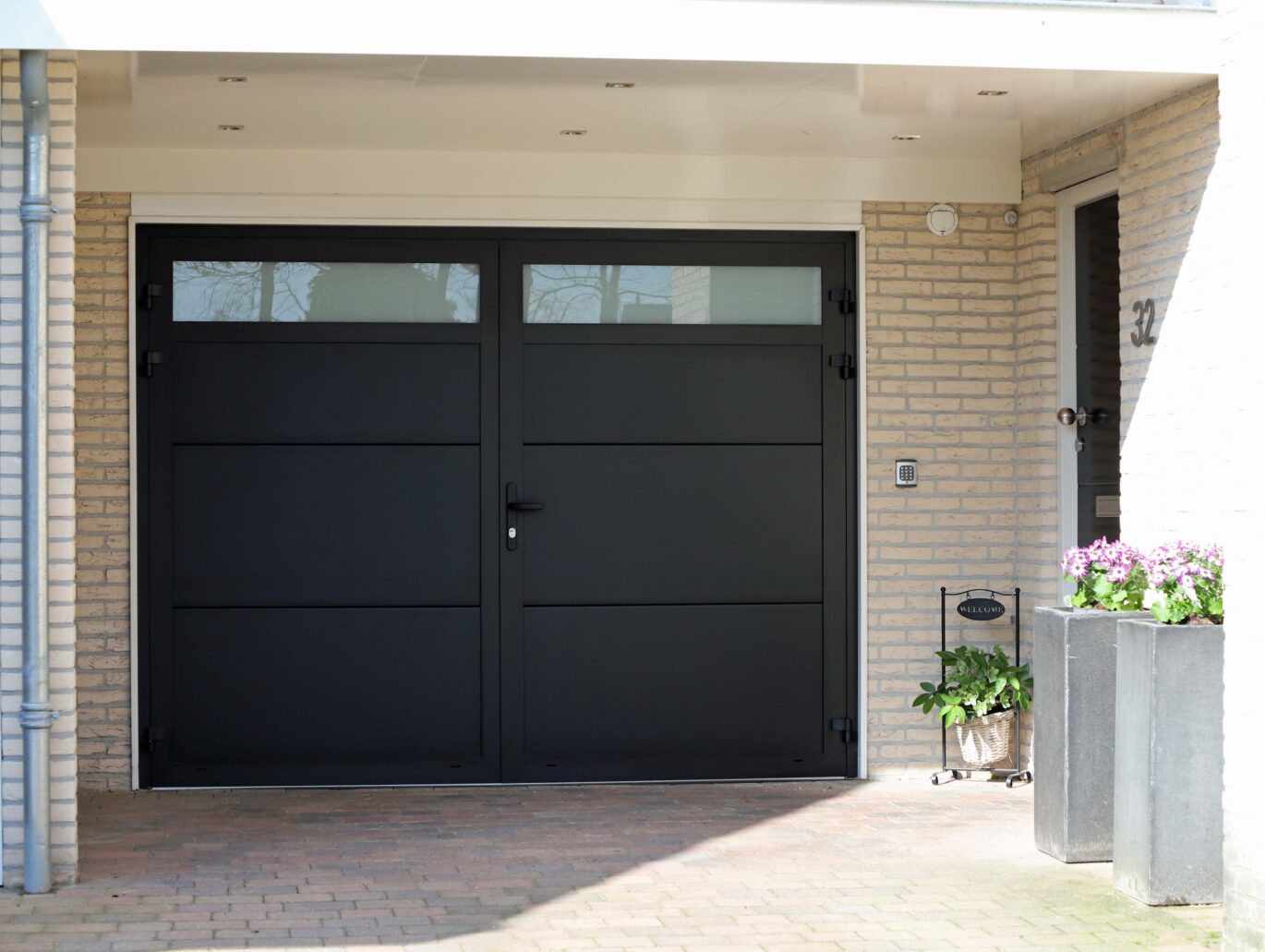 Openslaande garagedeuren met ramen