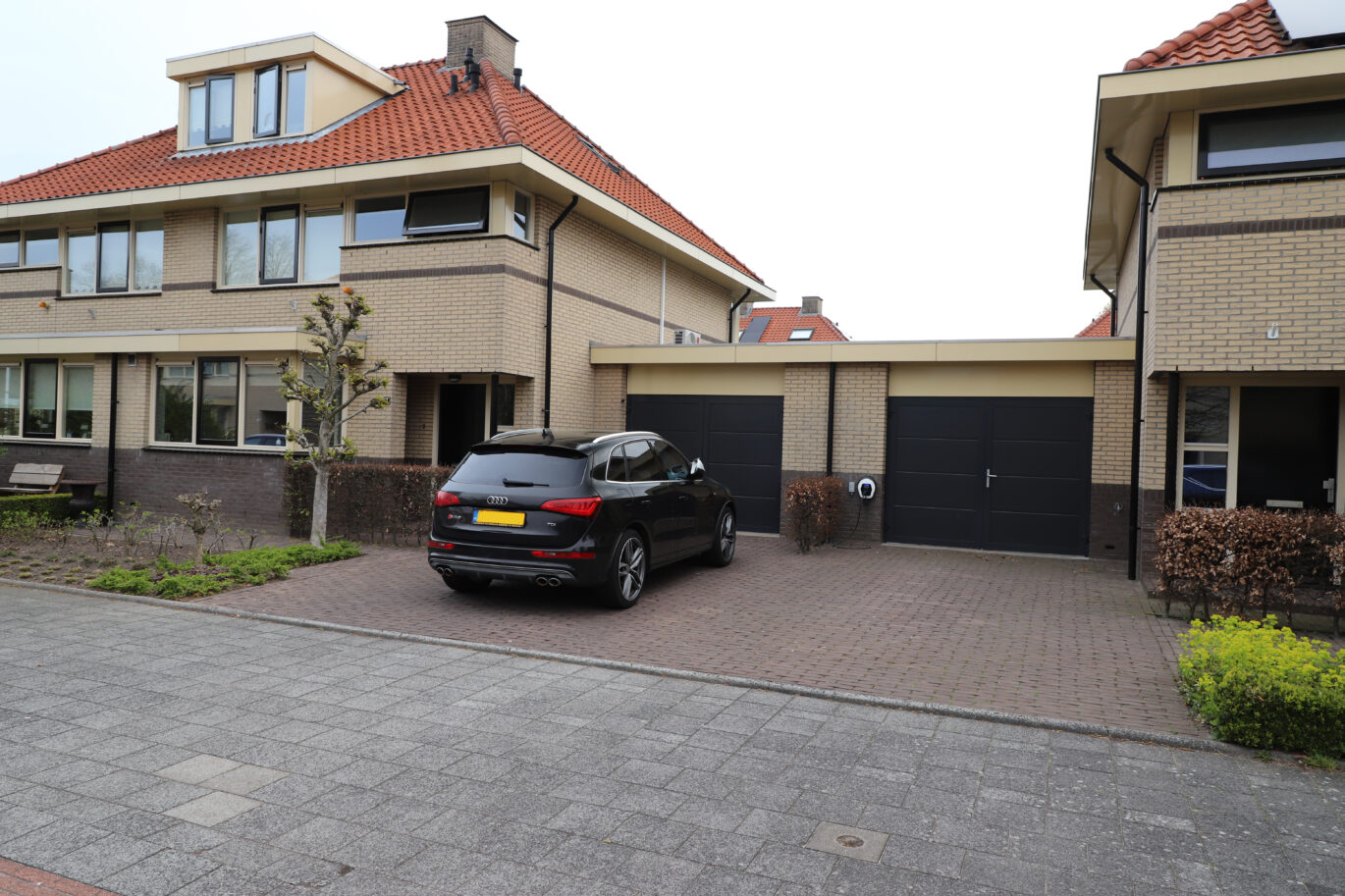 prestige aluminium garagedeur geleverd door ADOOR