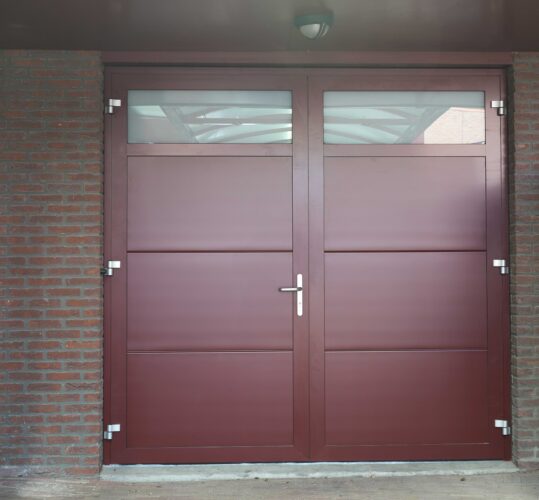 geïsoleerde aluminium garagedeur geleverd door ADOOR