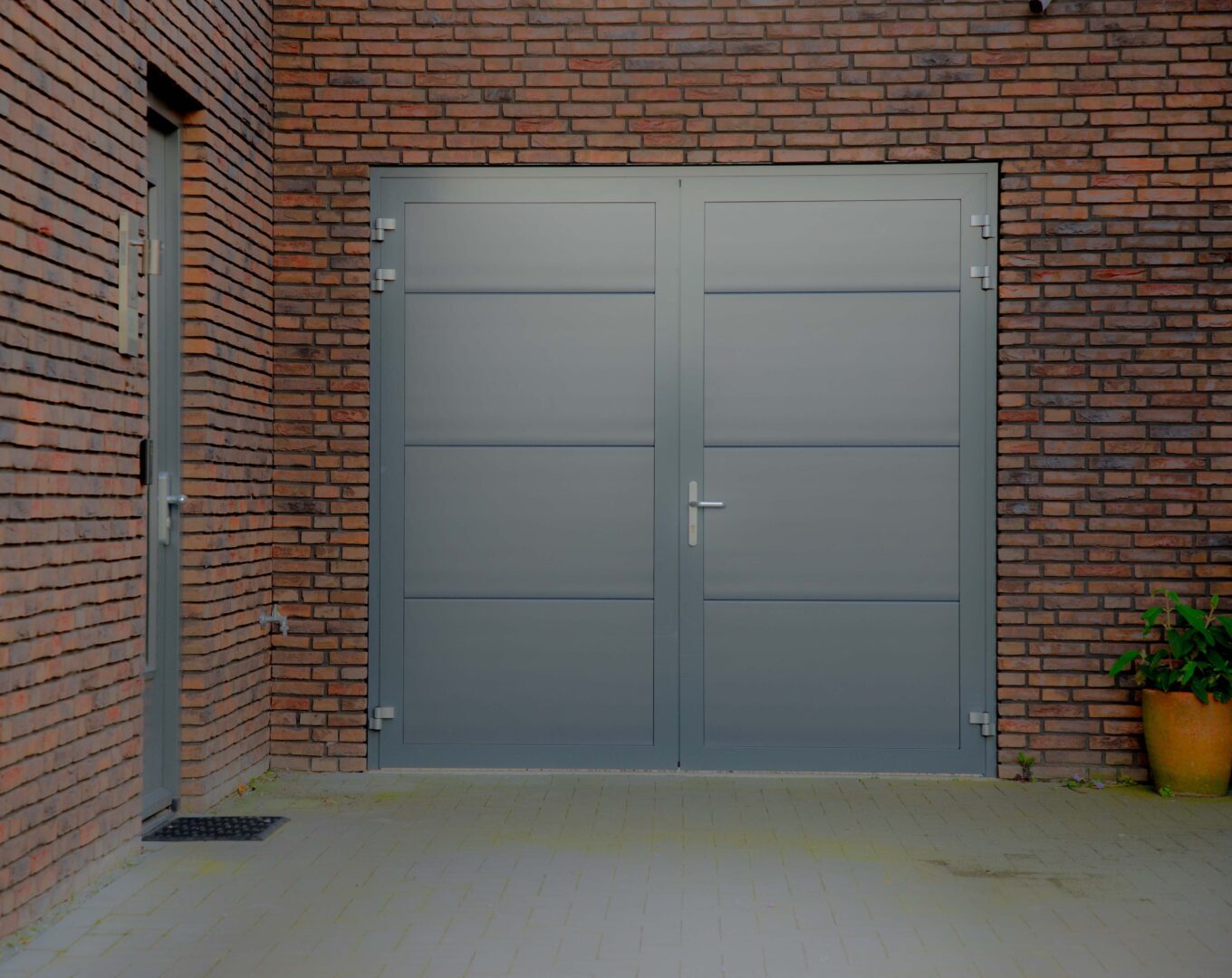 comfort aluminium garagedeur geleverd door ADOOR