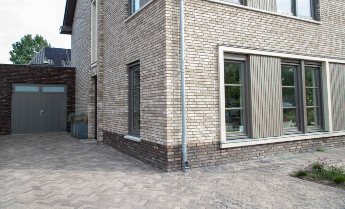 prestige aluminium garagedeur geleverd door ADOOR