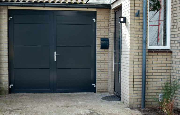 comfort aluminium garagedeur geleverd door ADOOR