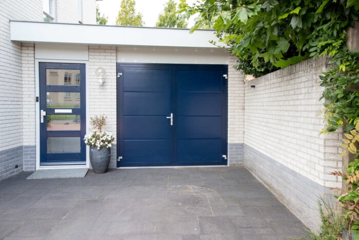 comfort aluminium garagedeur geleverd door ADOOR