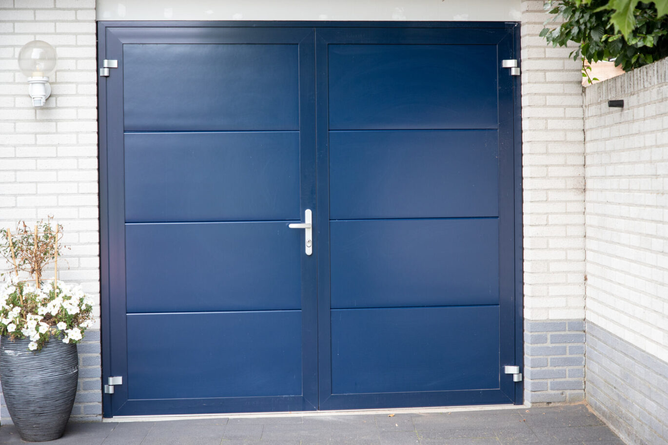 comfort aluminium garagedeur geleverd door ADOOR