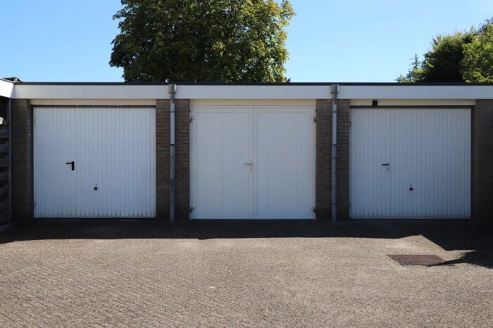 comfort aluminium garagedeur geleverd door ADOOR